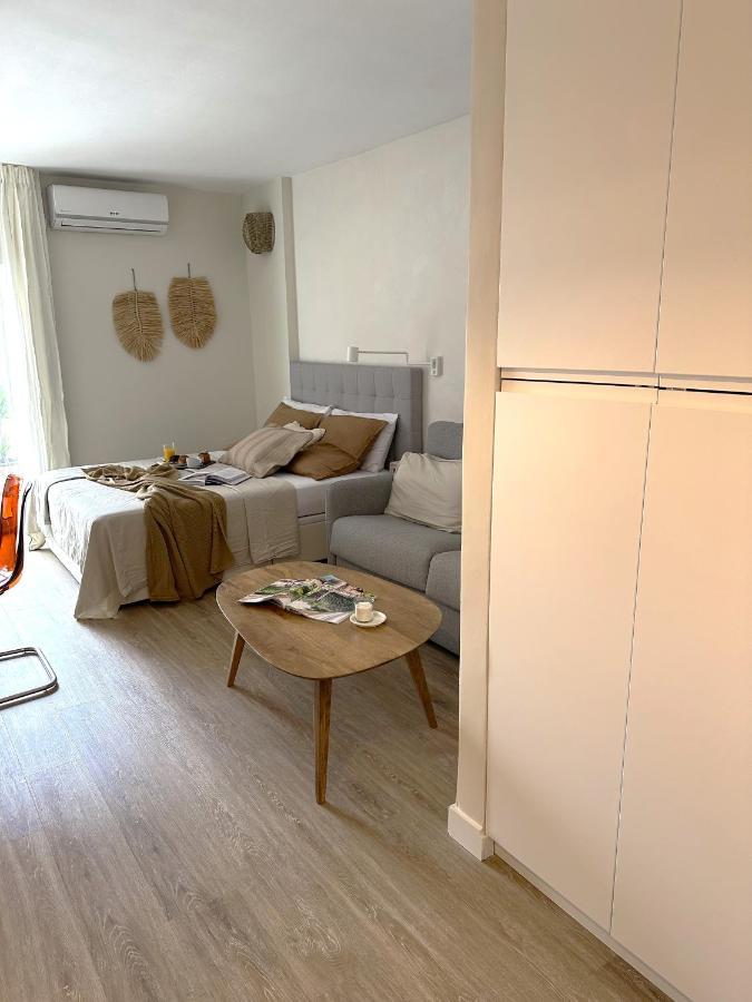 Minerva Estudio Suite White Jasmine, Beach And Pool เบนัลมาเดนา ภายนอก รูปภาพ